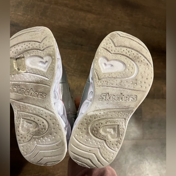 Sketchers winter boots for girls if you going to the snow look no further - Picture 4 of 5